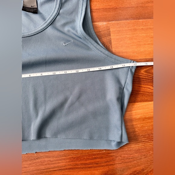 Nike crop top - Picture 6 of 6